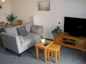 Pass The Keys Cheerful 2 bed residential house, off road parking